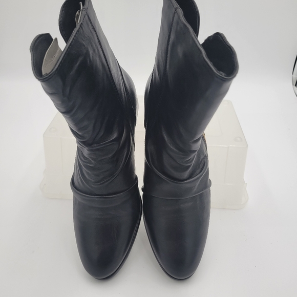Womans Medici Black Ankle Boot Gold Zipper Size 38/7.5 - Picture 4 of 10